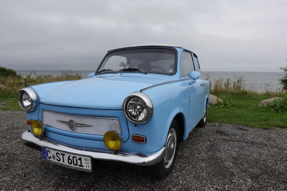 Mein hellblauer Trabant 601 S de Luxe im Grünen
